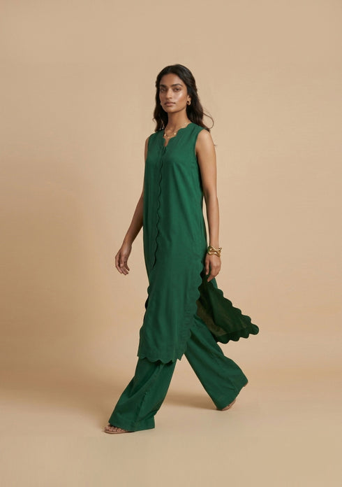 Monochrome 3D-Scalloped Kurta Set