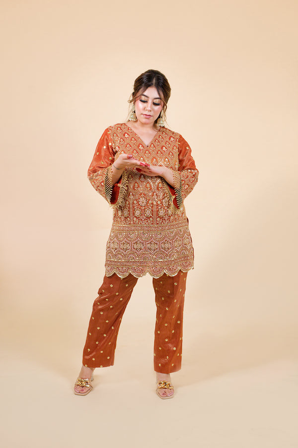 Gleam Winked Kurta Set with Pants