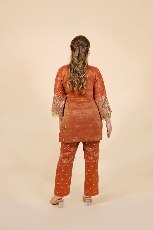 Gleam Winked Kurta Set with Pants