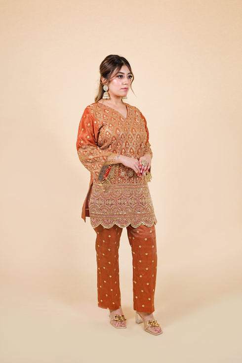 Gleam Winked Kurta Set with Pants