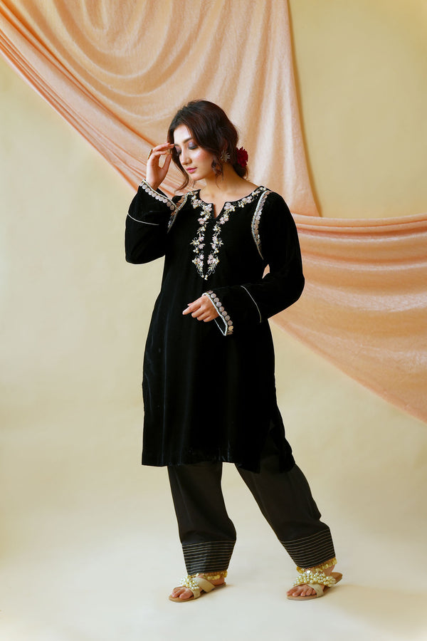 Kashmiri Kali Kurta Set